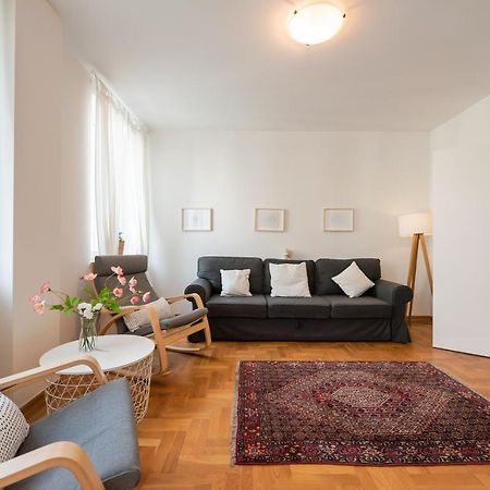 New Town Spacious Apartment ワルシャワ エクステリア 写真