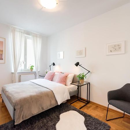 New Town Spacious Apartment ワルシャワ エクステリア 写真