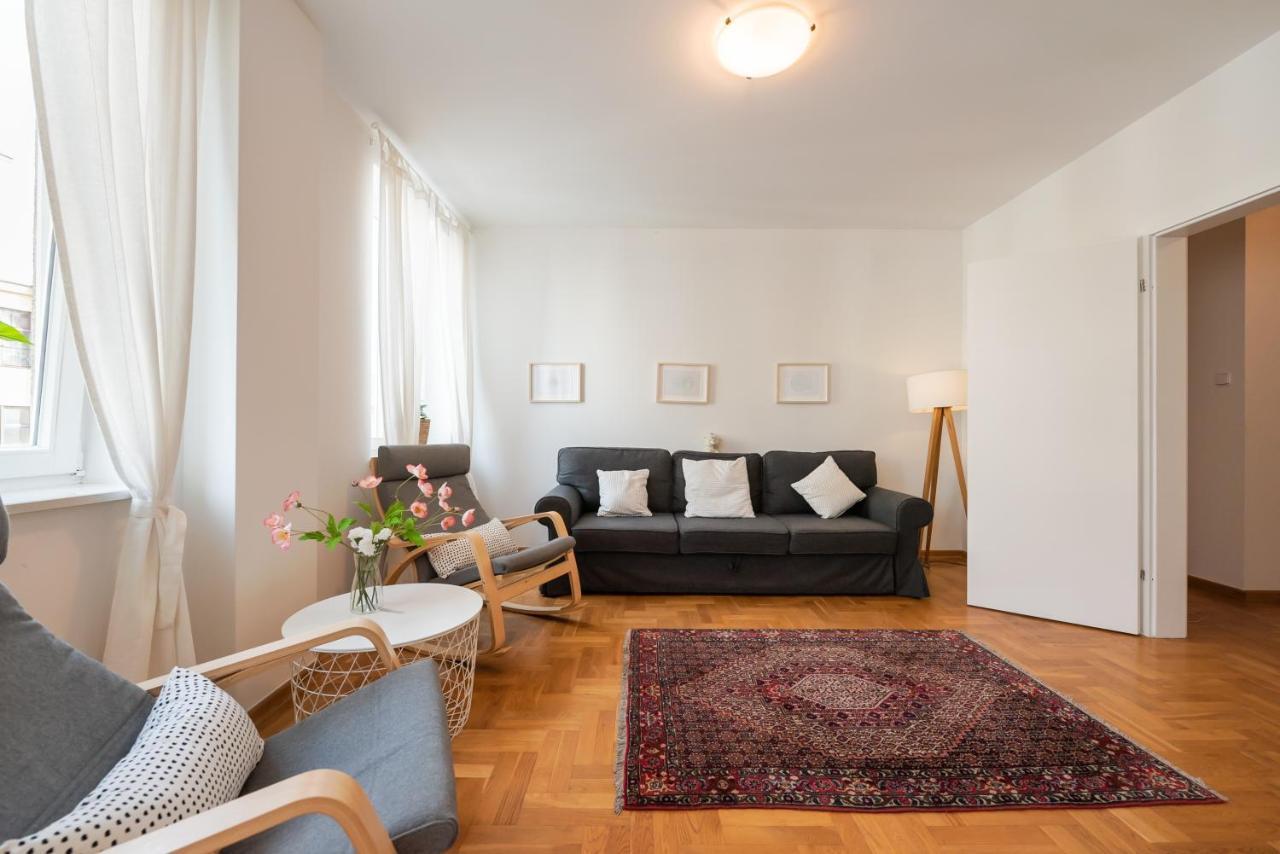 New Town Spacious Apartment ワルシャワ エクステリア 写真