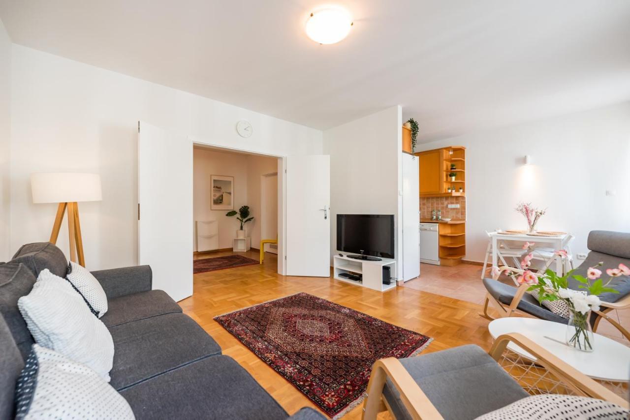 New Town Spacious Apartment ワルシャワ エクステリア 写真