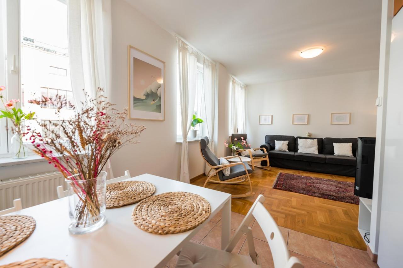 New Town Spacious Apartment ワルシャワ エクステリア 写真