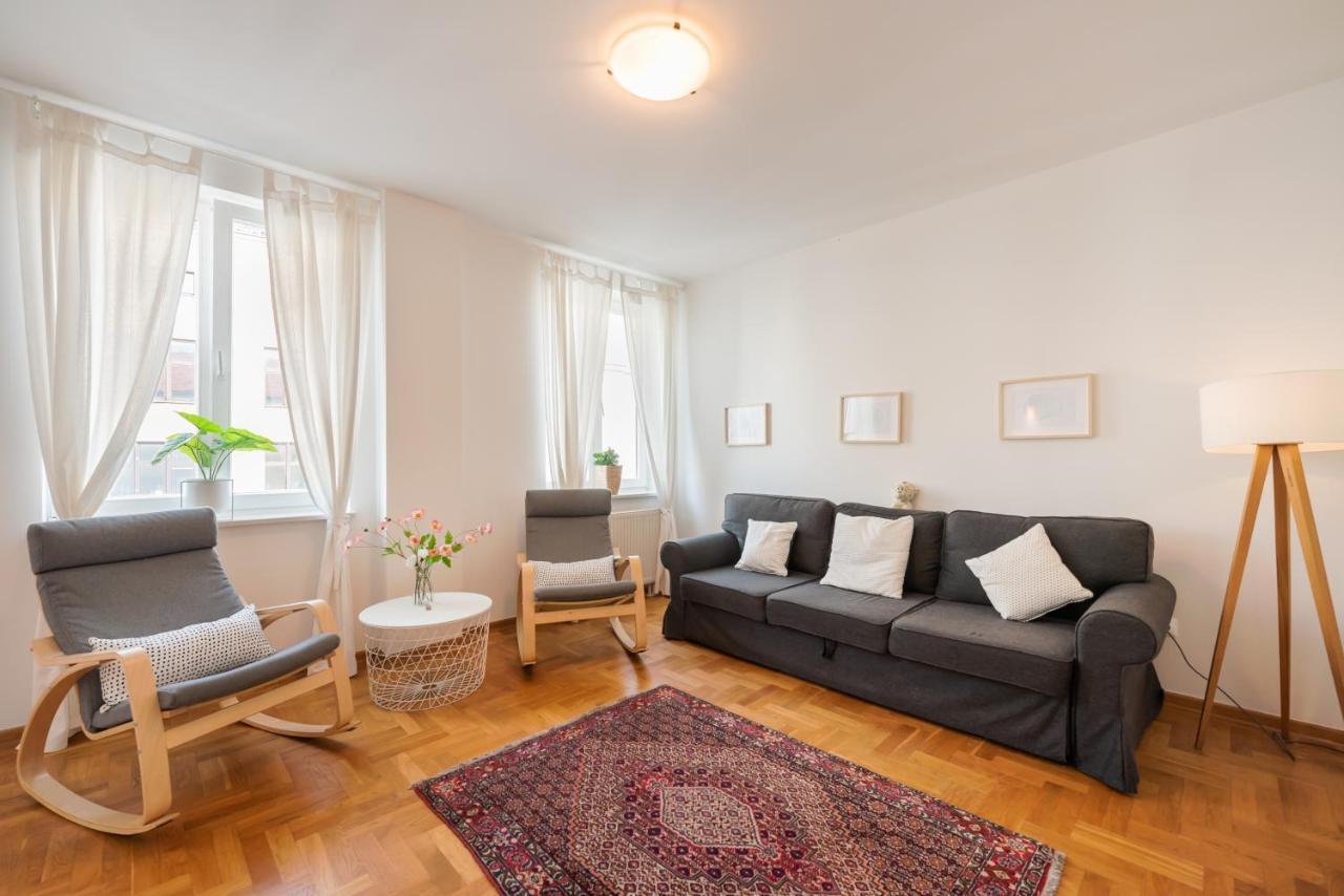 New Town Spacious Apartment ワルシャワ エクステリア 写真