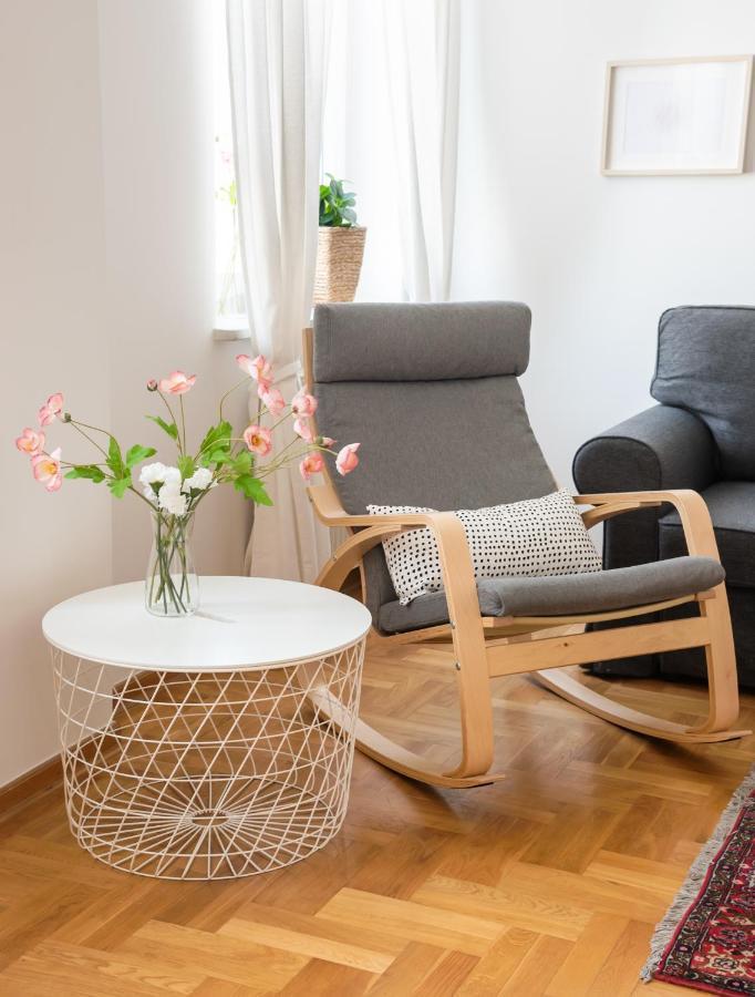 New Town Spacious Apartment ワルシャワ エクステリア 写真
