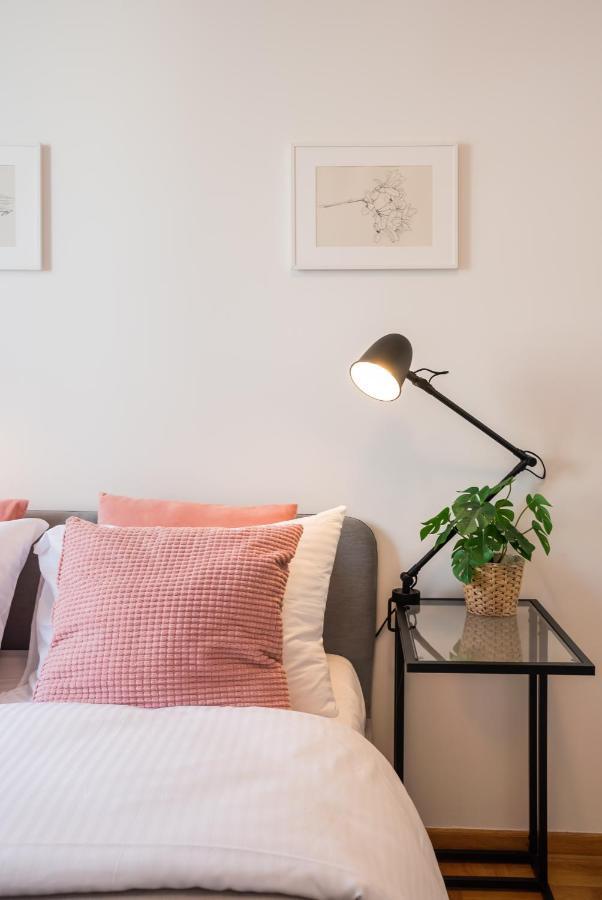 New Town Spacious Apartment ワルシャワ エクステリア 写真