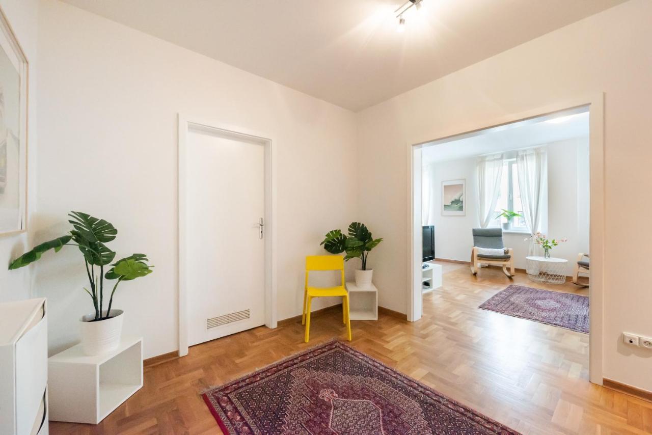 New Town Spacious Apartment ワルシャワ エクステリア 写真