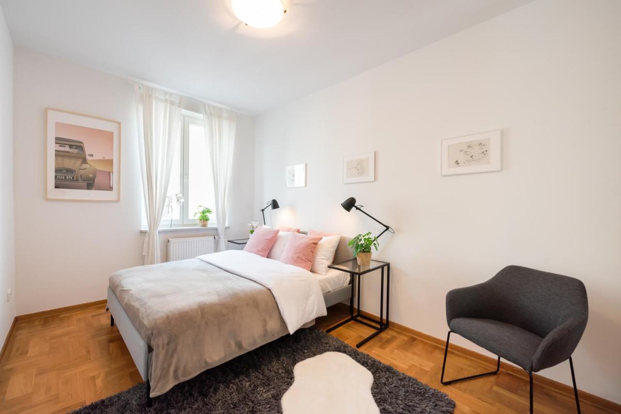 New Town Spacious Apartment ワルシャワ エクステリア 写真